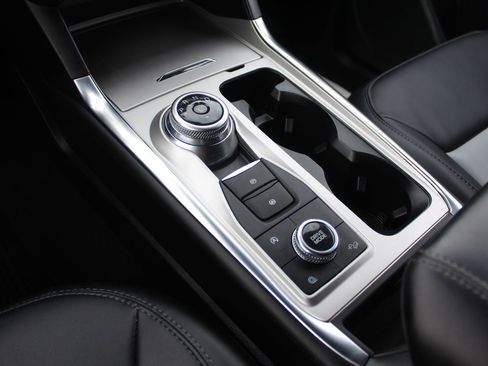 Used 2023 Ford Explorer XLT w/ Equipment Group 202A image 21