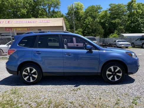 Used 2017 Subaru Forester 2.5i Premium AWD/4WD image 4