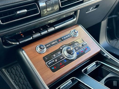 Used 2020 Lincoln Aviator Reserve w/ Equipment Group 202A image 11