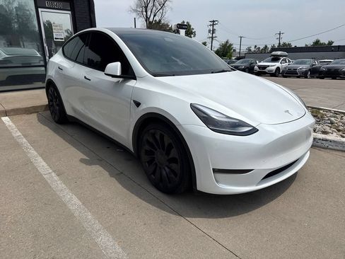 Used 2023 Tesla Model Y Performance AWD/4WD image 2