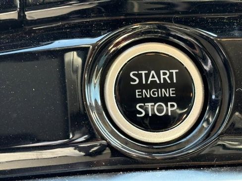 Used 2024 Nissan Pathfinder SV image 11