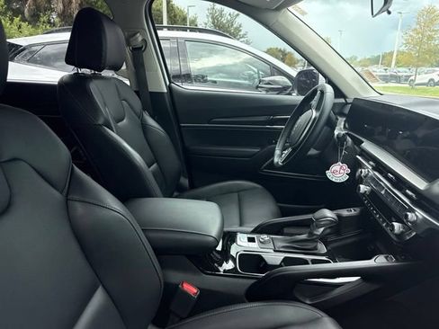 Certified 2025 Kia Telluride S FWD image 3