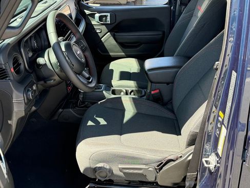 Certified 2025 Jeep Wrangler Unlimited Rubicon AWD/4WD image 18