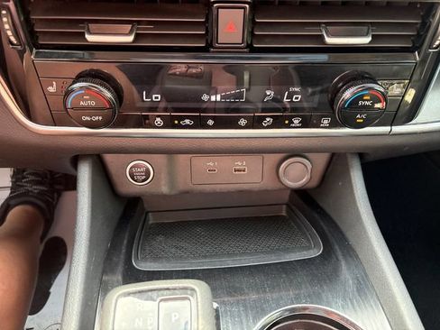 Used 2021 Nissan Rogue SV AWD/4WD image 18
