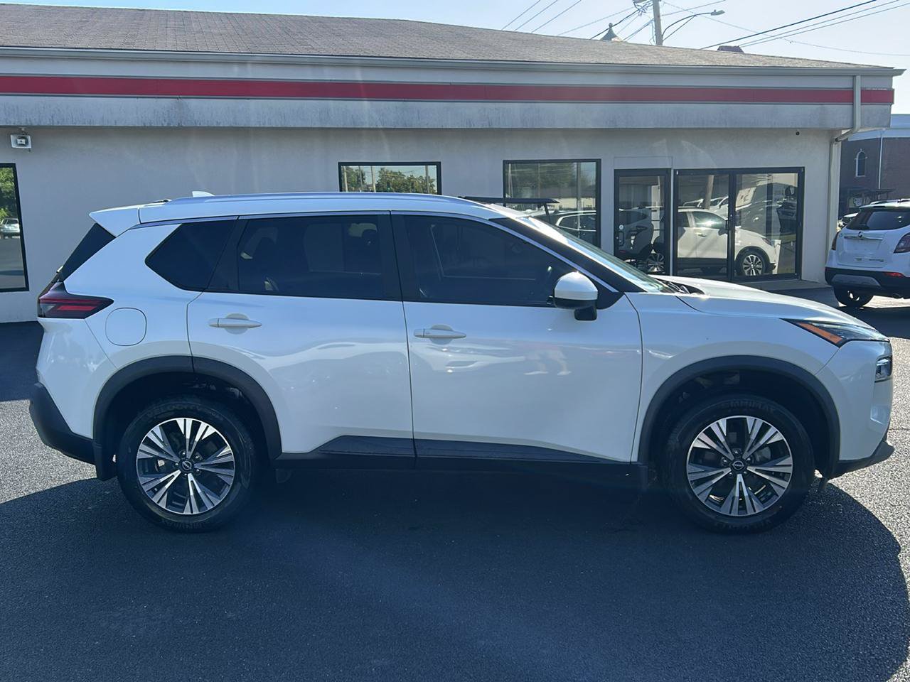 Used 2023 Nissan Rogue SV w/ SV Premium B Package FWD image 4