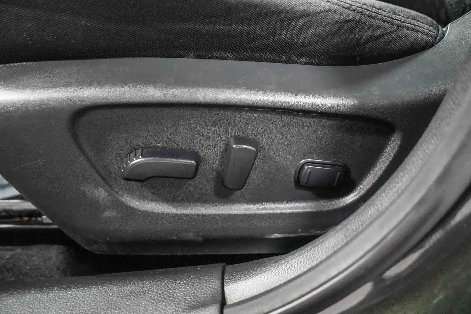 Used 2019 Nissan Rogue SV w/ Sun & Sound Touring Package AWD/4WD image 22