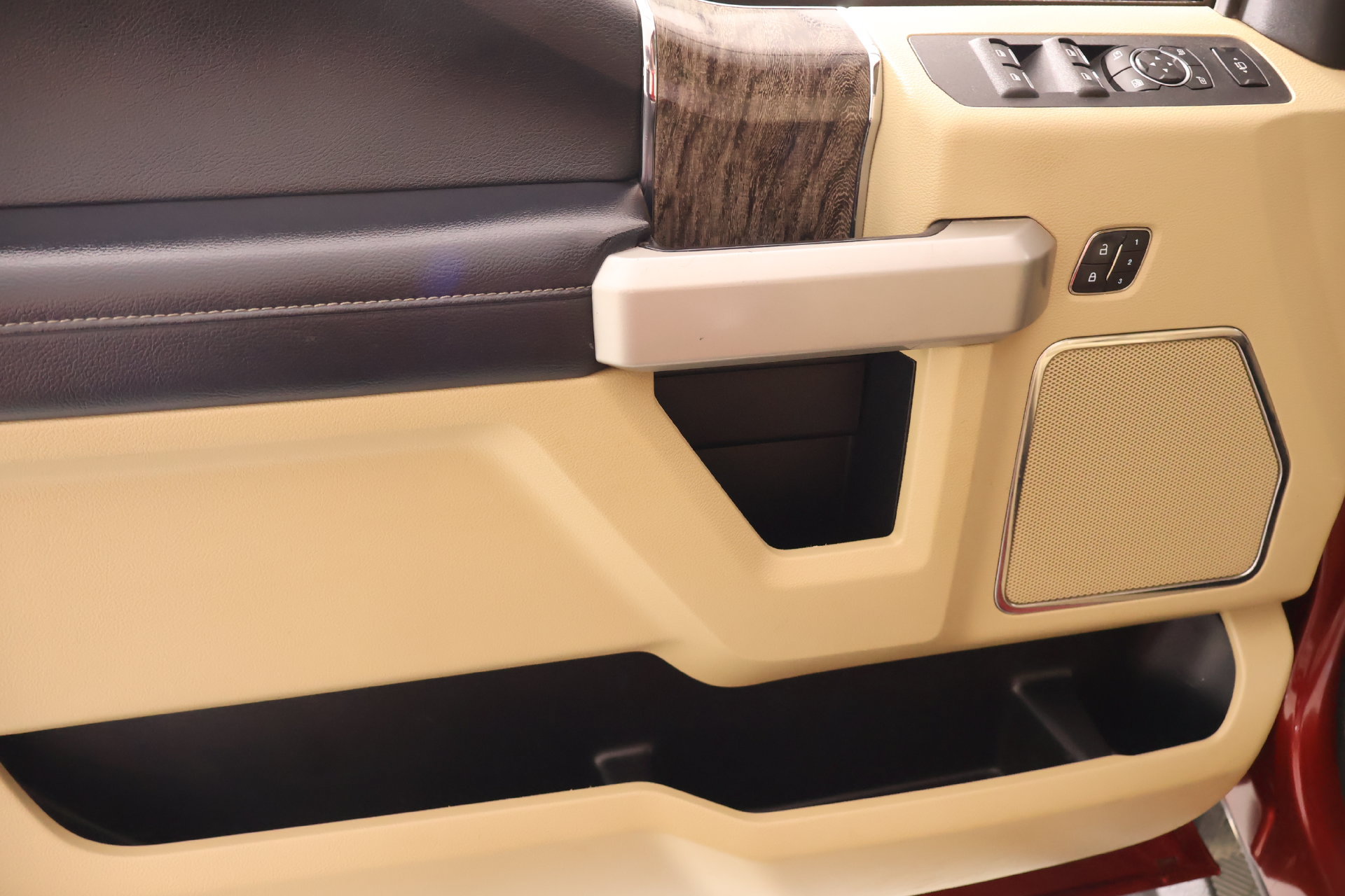 Used 2019 Ford F250 Lariat w/ Chrome Package AWD/4WD image 16