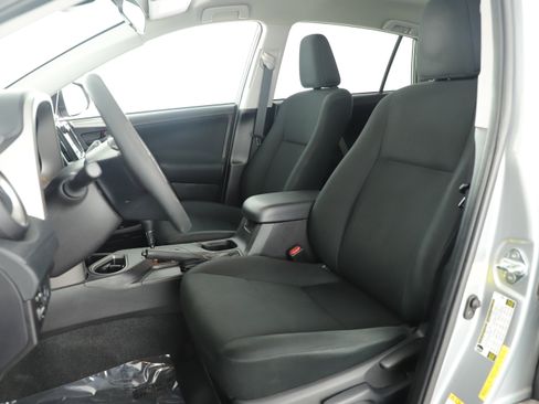 Used 2018 Toyota RAV4 LE image 11