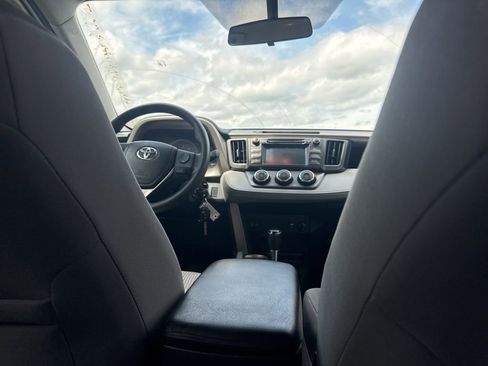 Used 2015 Toyota RAV4 LE image 17