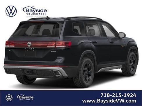New 2026 Volkswagen Atlas Peak Edition image 2