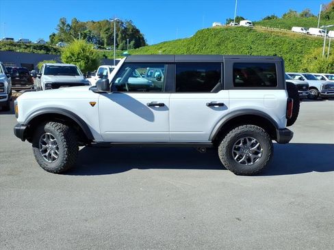 New 2025 Ford Bronco Badlands image 4