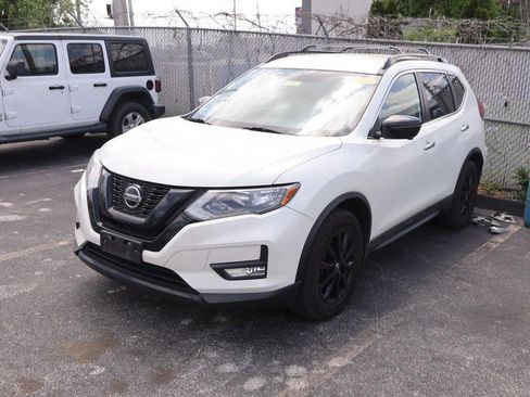 Used 2018 Nissan Rogue SV w/ Premium Package image 4