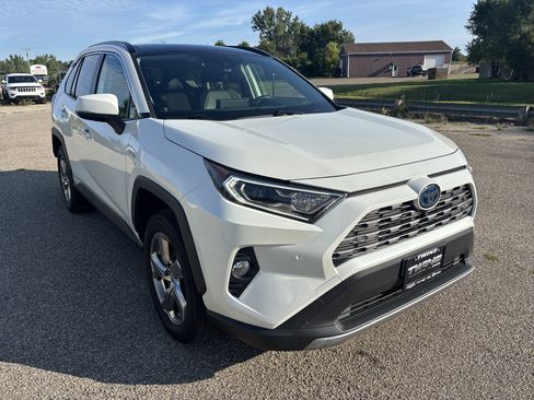 Used 2019 Toyota RAV4 Limited AWD/4WD image 2