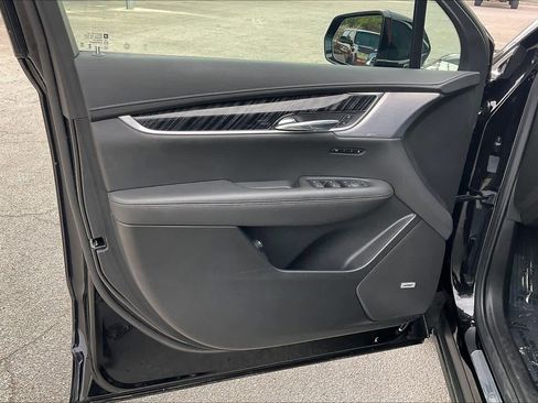 Used 2025 Cadillac XT6 Premium Luxury image 22