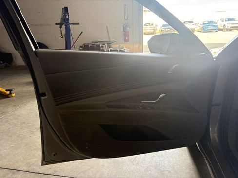Used 2023 Hyundai Elantra SEL w/ Convenience Package FWD image 10