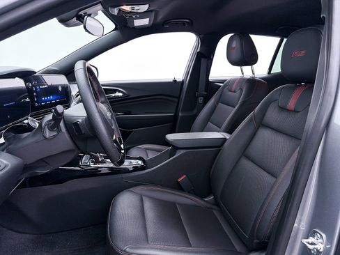 Used 2025 Chevrolet Trax RS w/ Driver Confidence Package FWD image 16
