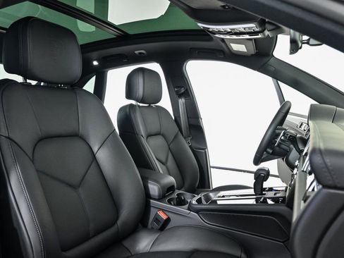 New 2026 Porsche Macan image 24