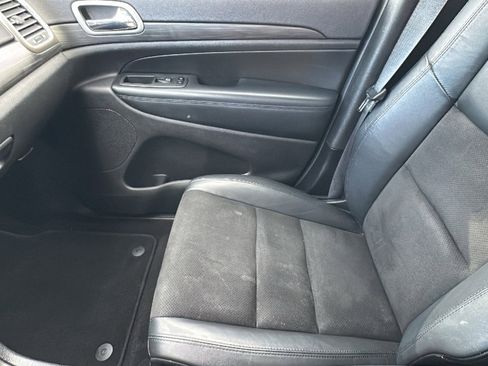 Used 2021 Jeep Grand Cherokee Laredo X image 12