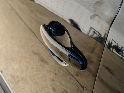 Used 2013 Volkswagen Beetle 2.0T image 33