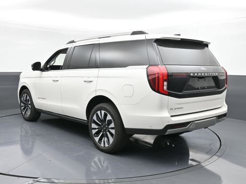 Used 2025 Ford Expedition Platinum w/ Driver's Package image 6