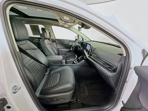 Used 2025 Kia Sportage SX image 34
