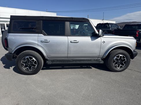 Used 2022 Ford Bronco Outer Banks image 2