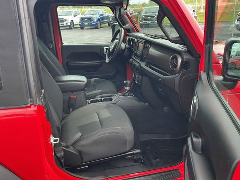 Used 2019 Jeep Wrangler Sport AWD/4WD image 26