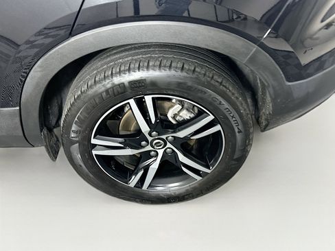 Used 2025 Volvo XC40 B5 Core AWD/4WD image 11