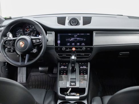 Certified 2026 Porsche Macan AWD/4WD image 13