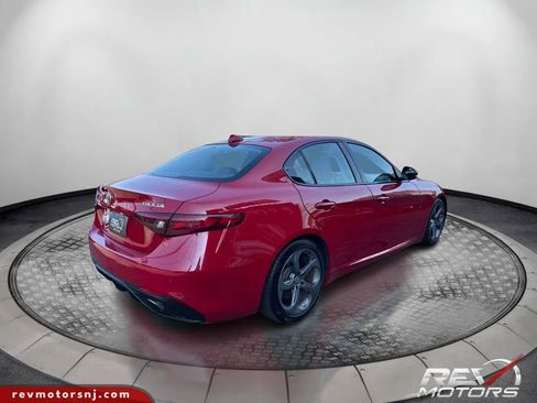 Used 2018 Alfa Romeo Giulia RWD image 5