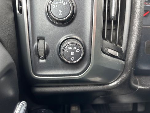 Used 2018 Chevrolet Silverado 1500 LT w/ LPO, Black Pack image 21