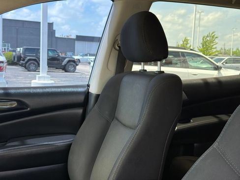 Used 2020 Nissan Pathfinder S FWD image 10