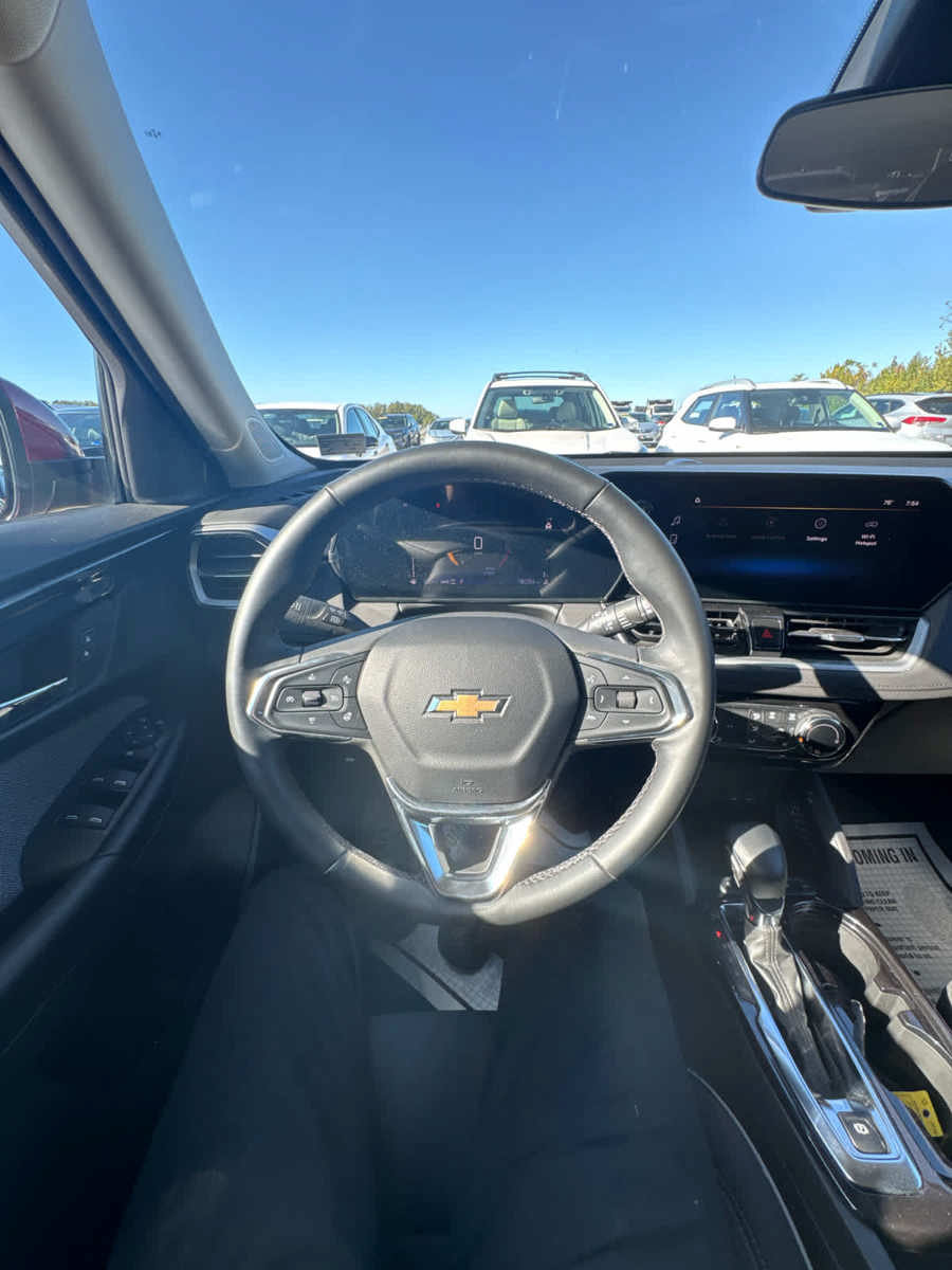 Used 2024 Chevrolet TrailBlazer LT w/ LT Cold Weather Package AWD/4WD image 20