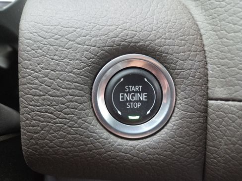 Used 2024 GMC Yukon Denali AWD/4WD image 14