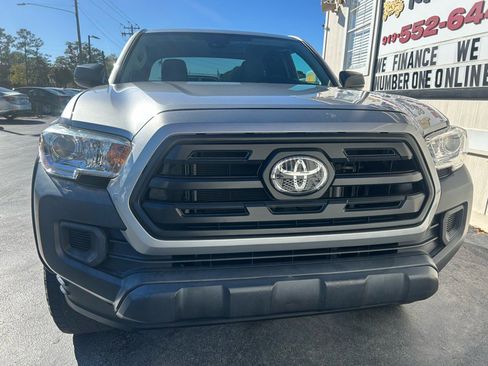 Used 2019 Toyota Tacoma SR image 3