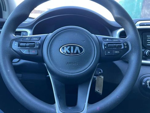 Used 2017 Kia Sorento LX image 14