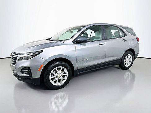 Used 2023 Chevrolet Equinox LS image 3