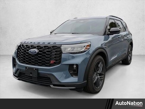 Used 2025 Ford Explorer ST image 1