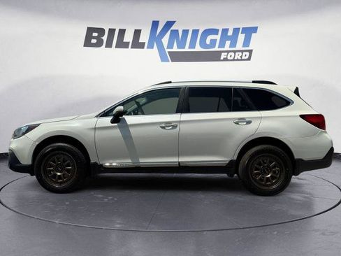 Used 2019 Subaru Outback 2.5i Touring AWD/4WD image 2