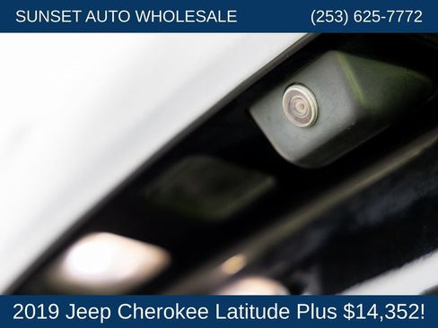 Used 2019 Jeep Cherokee Latitude Plus AWD/4WD image 26