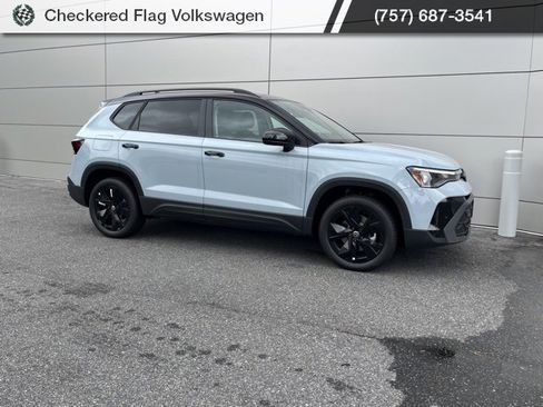 New 2025 Volkswagen Taos SE image 24