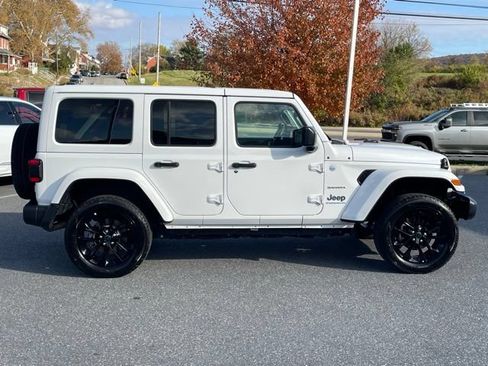 Used 2024 Jeep Wrangler Unlimited Sahara AWD/4WD image 16