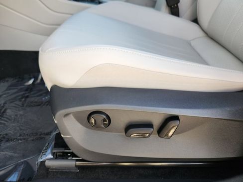 Used 2024 Volkswagen Tiguan SE w/ MDO Package, Two-Row image 14