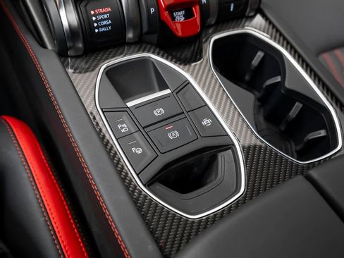 Used 2024 Lamborghini Urus Performante image 38