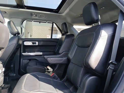 Used 2023 Ford Explorer Limited w/ Limited Technology Package image 12