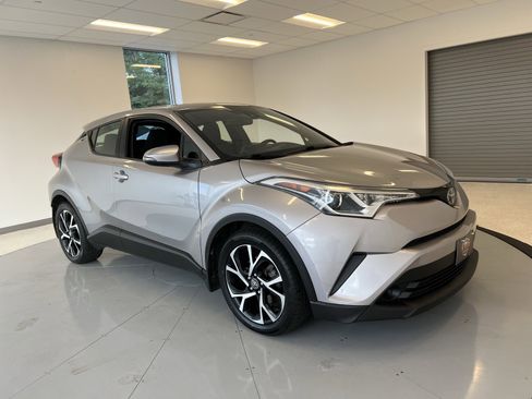 Used 2018 Toyota C-HR XLE image 47