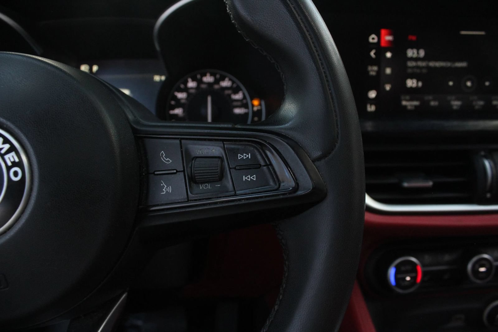 Used 2020 Alfa Romeo Stelvio AWD w/ Cold Weather Package image 29