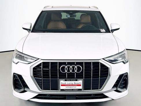 Used 2023 Audi Q3 2.0T Premium w/ Convenience Package AWD/4WD image 2