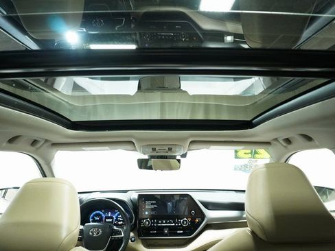 Used 2023 Toyota Highlander Platinum image 24