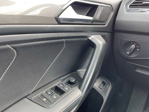 Used 2022 Volkswagen Tiguan SE image 12